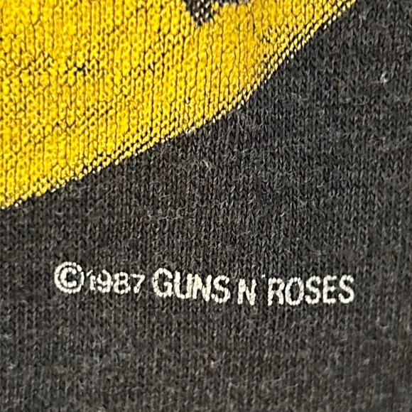 Vintage Guns N' Roses 'Circle logo' 1987 shirt in RED spray paint - Picture 3 of 7